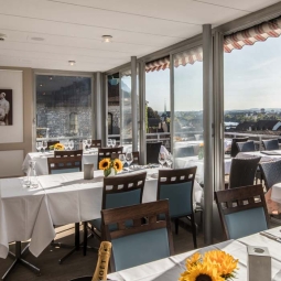 La Tourelle_ Buffet richtung Terrasse_Teaser.jpg