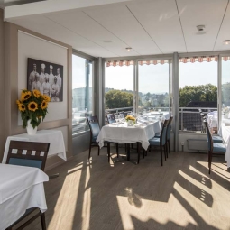 La Tourelle_Hinten richtung Terrasse.jpg