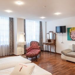 Marilyn Monroe_Richtung Fenster.jpg