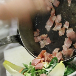Turmstube_Nüsslisalat mit Speck_Teaser.jpg