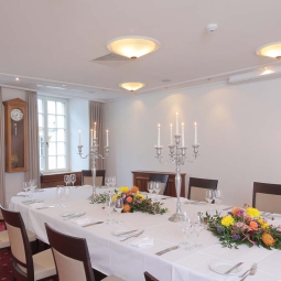 Jurasaal_Tafel.jpg