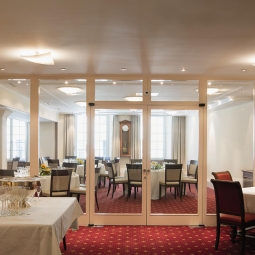 Foyer_Richtung Jurasaal.jpg
